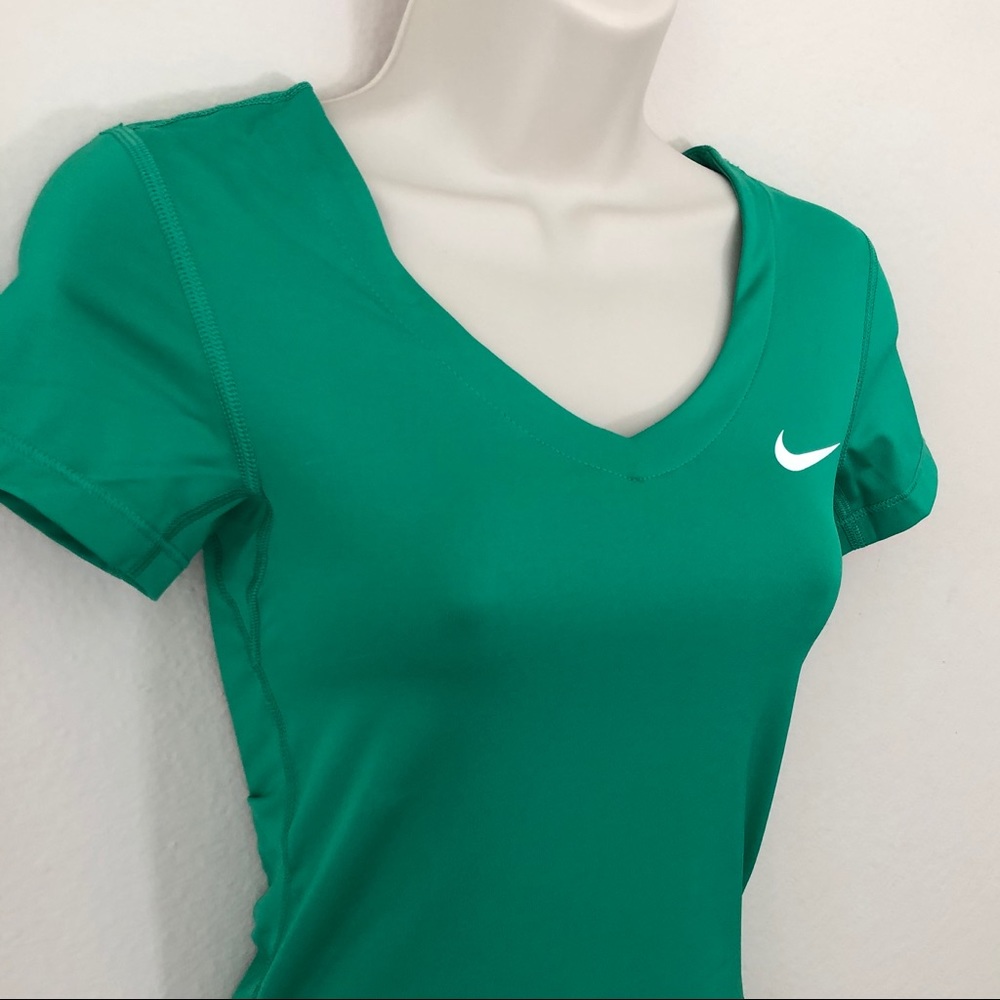 XS Green Nike Short Sleeve Shirt